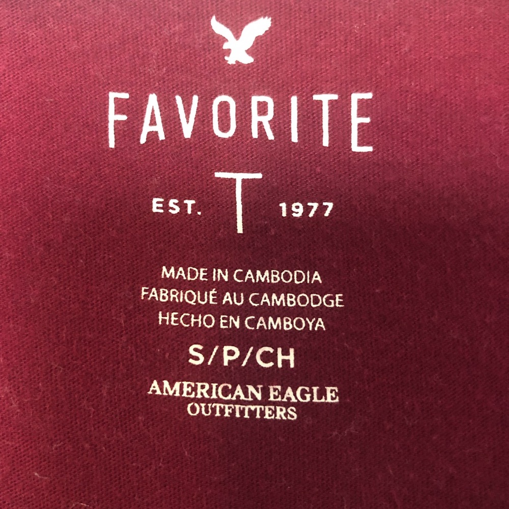 American Eagle Favorite T. Maroon. Small. - Picture 2 of 3